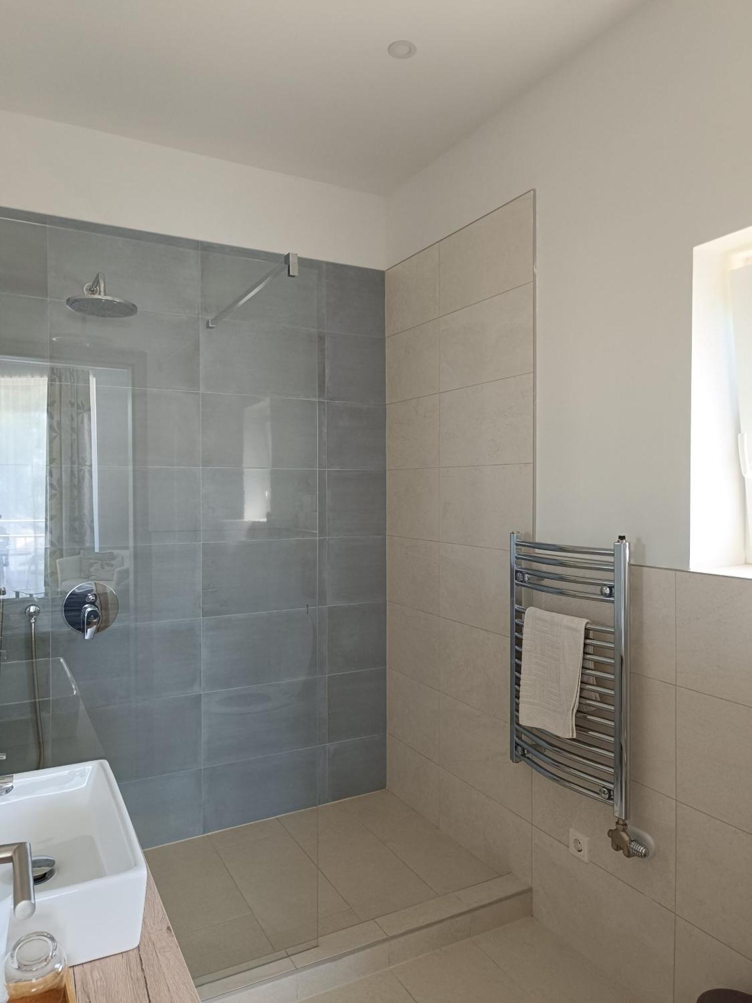 שיופוק Ujhely Apartmanhaz מראה חיצוני תמונה