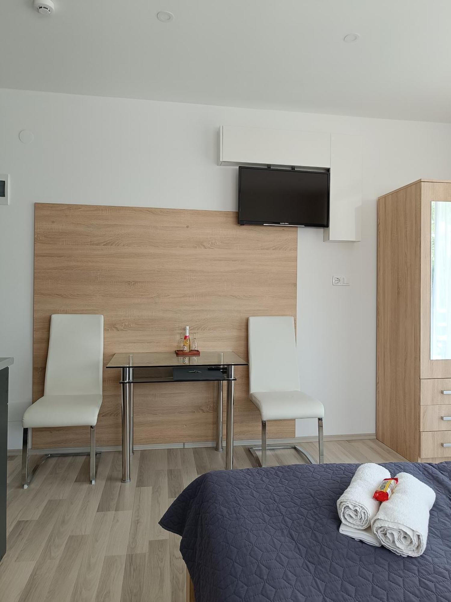 שיופוק Ujhely Apartmanhaz מראה חיצוני תמונה