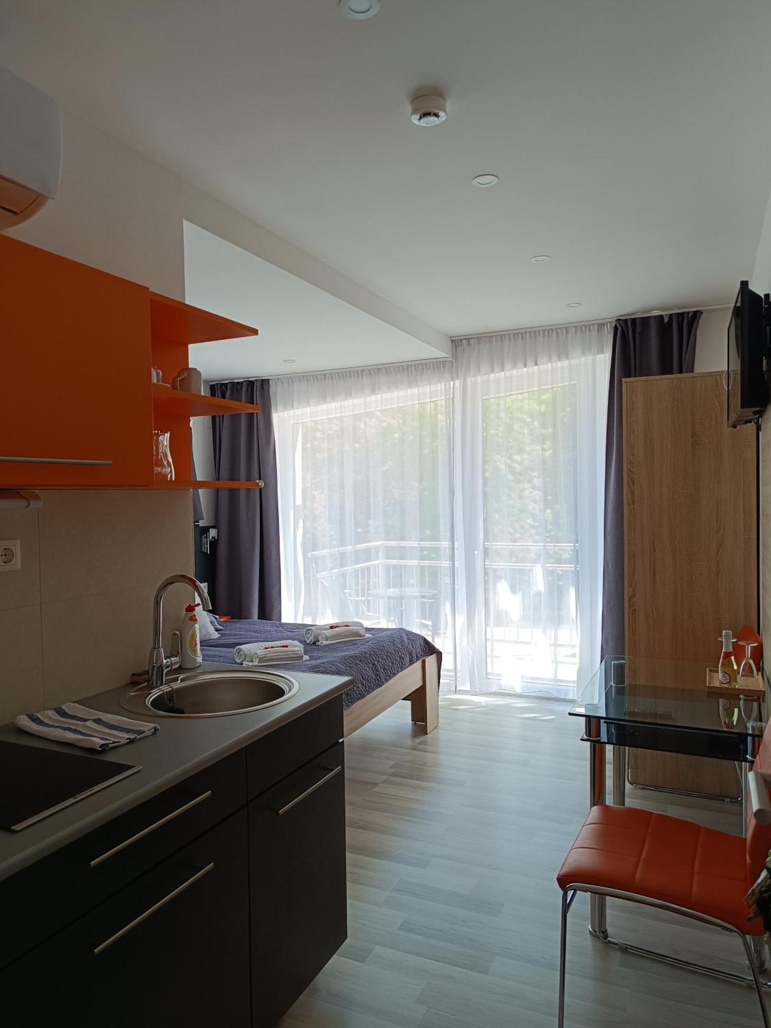 שיופוק Ujhely Apartmanhaz מראה חיצוני תמונה