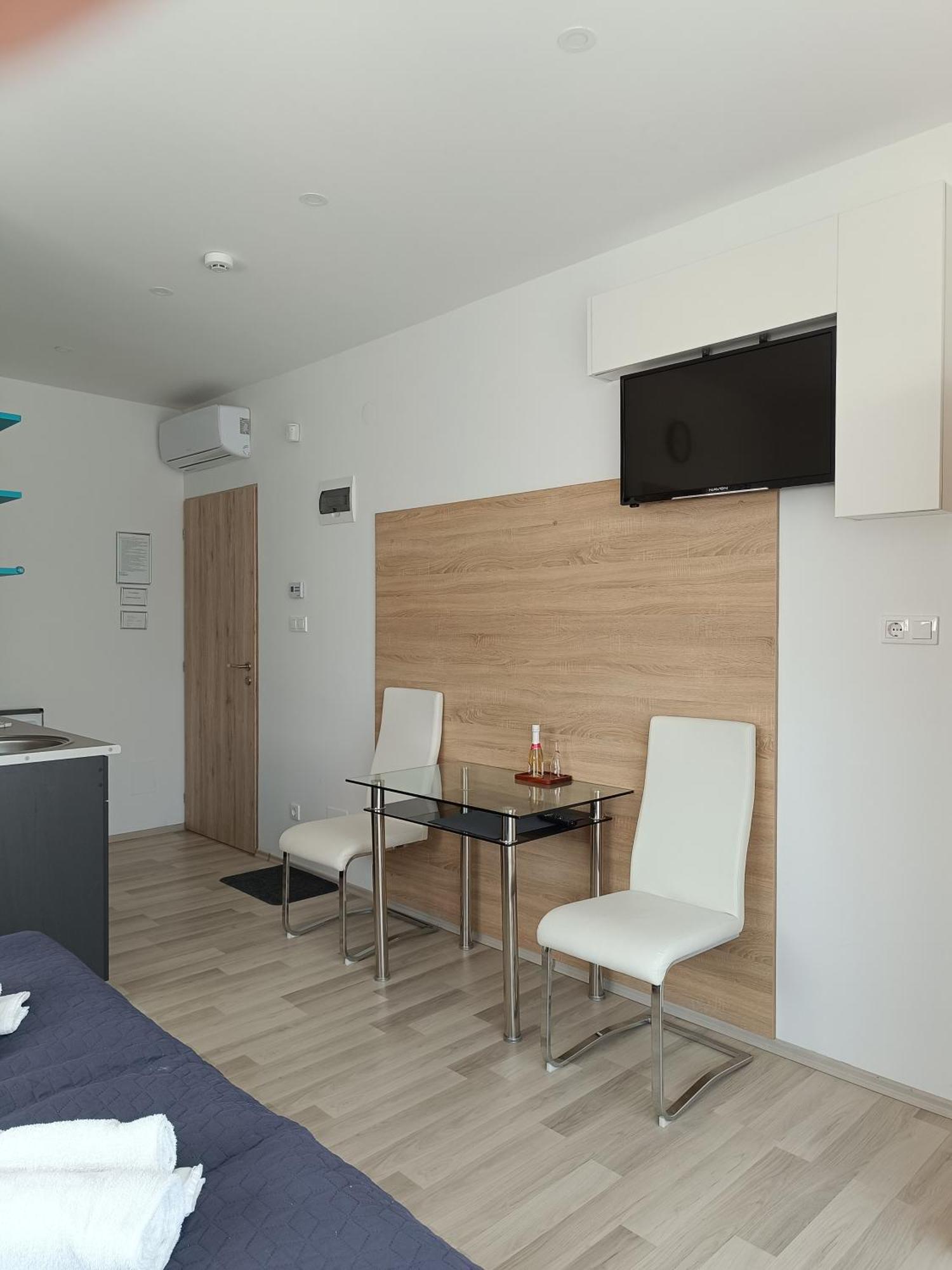 שיופוק Ujhely Apartmanhaz מראה חיצוני תמונה