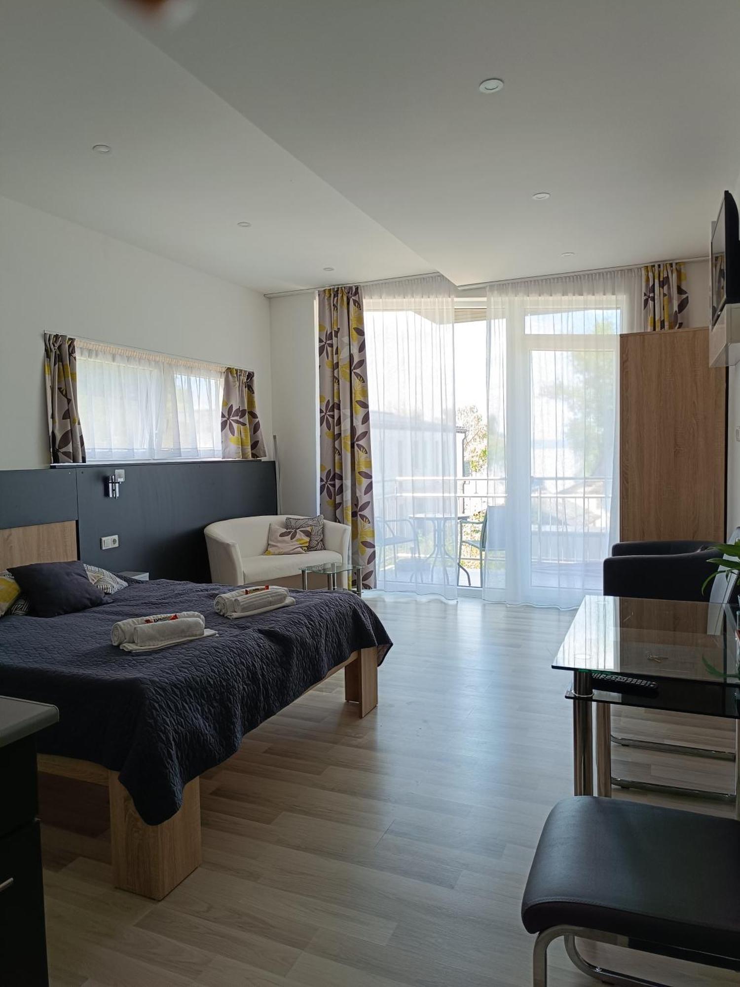 שיופוק Ujhely Apartmanhaz מראה חיצוני תמונה