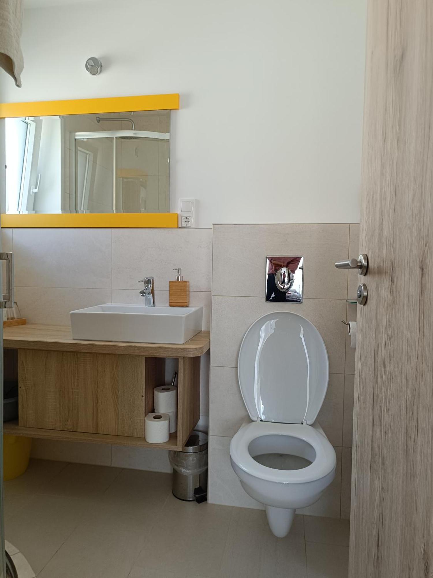 שיופוק Ujhely Apartmanhaz מראה חיצוני תמונה