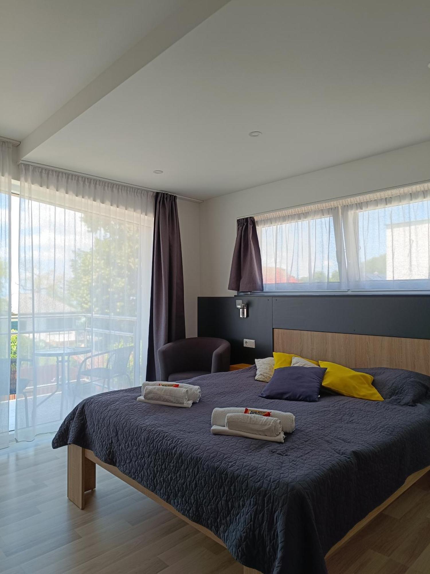 שיופוק Ujhely Apartmanhaz מראה חיצוני תמונה
