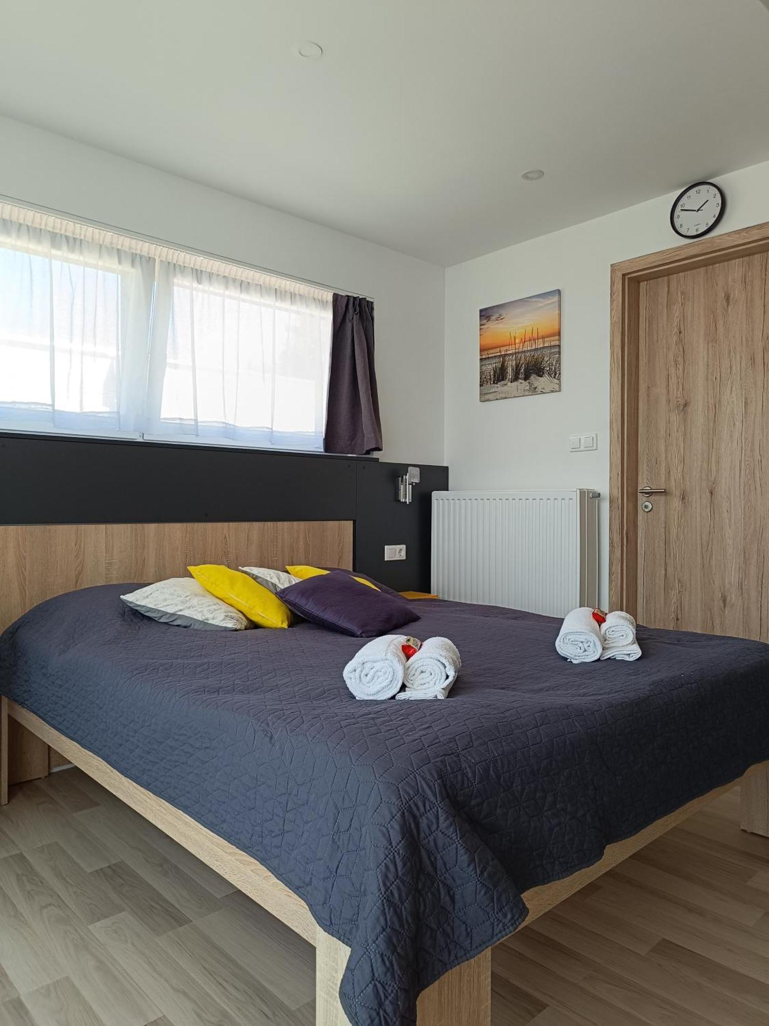 שיופוק Ujhely Apartmanhaz מראה חיצוני תמונה