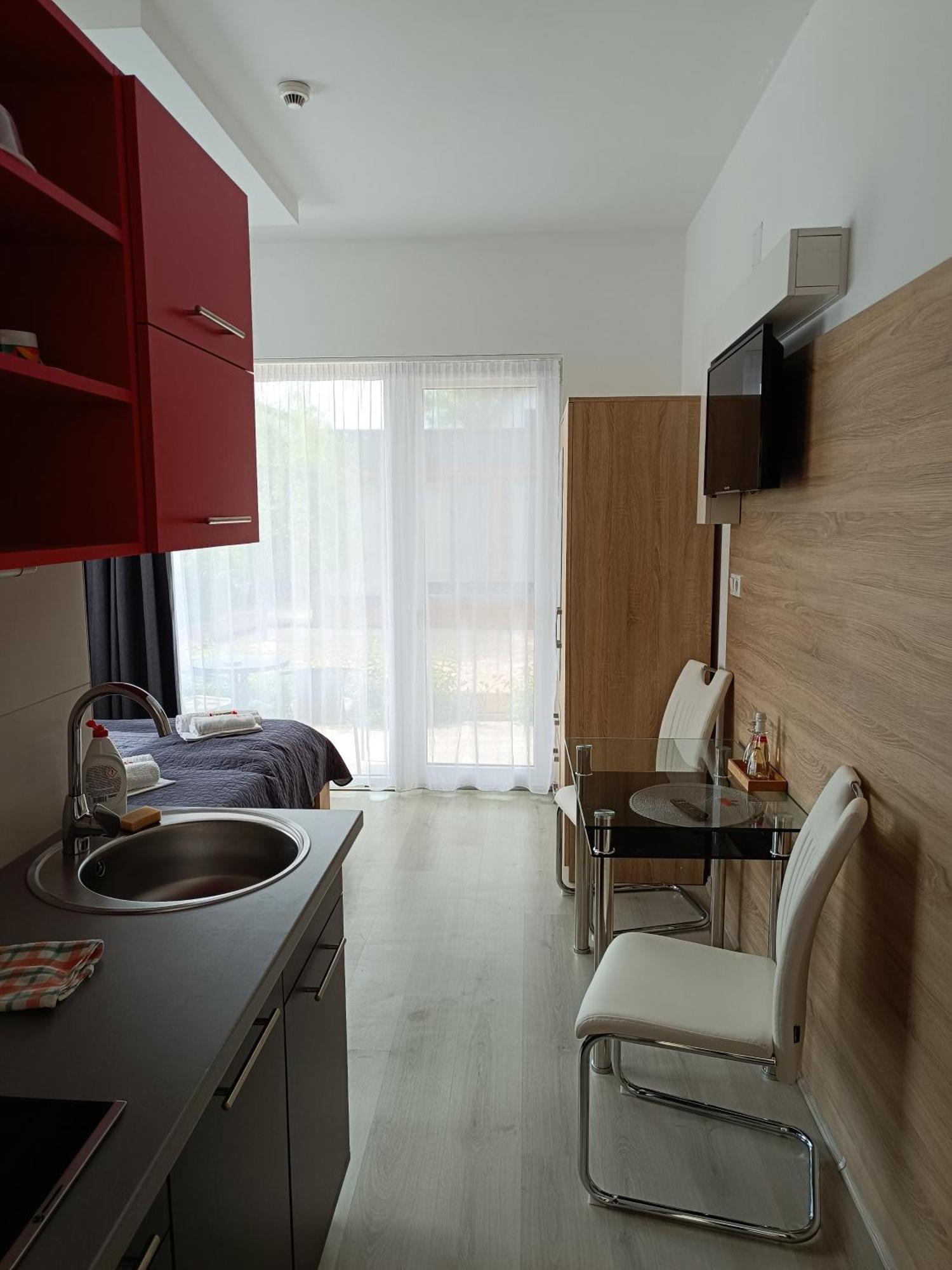 שיופוק Ujhely Apartmanhaz מראה חיצוני תמונה
