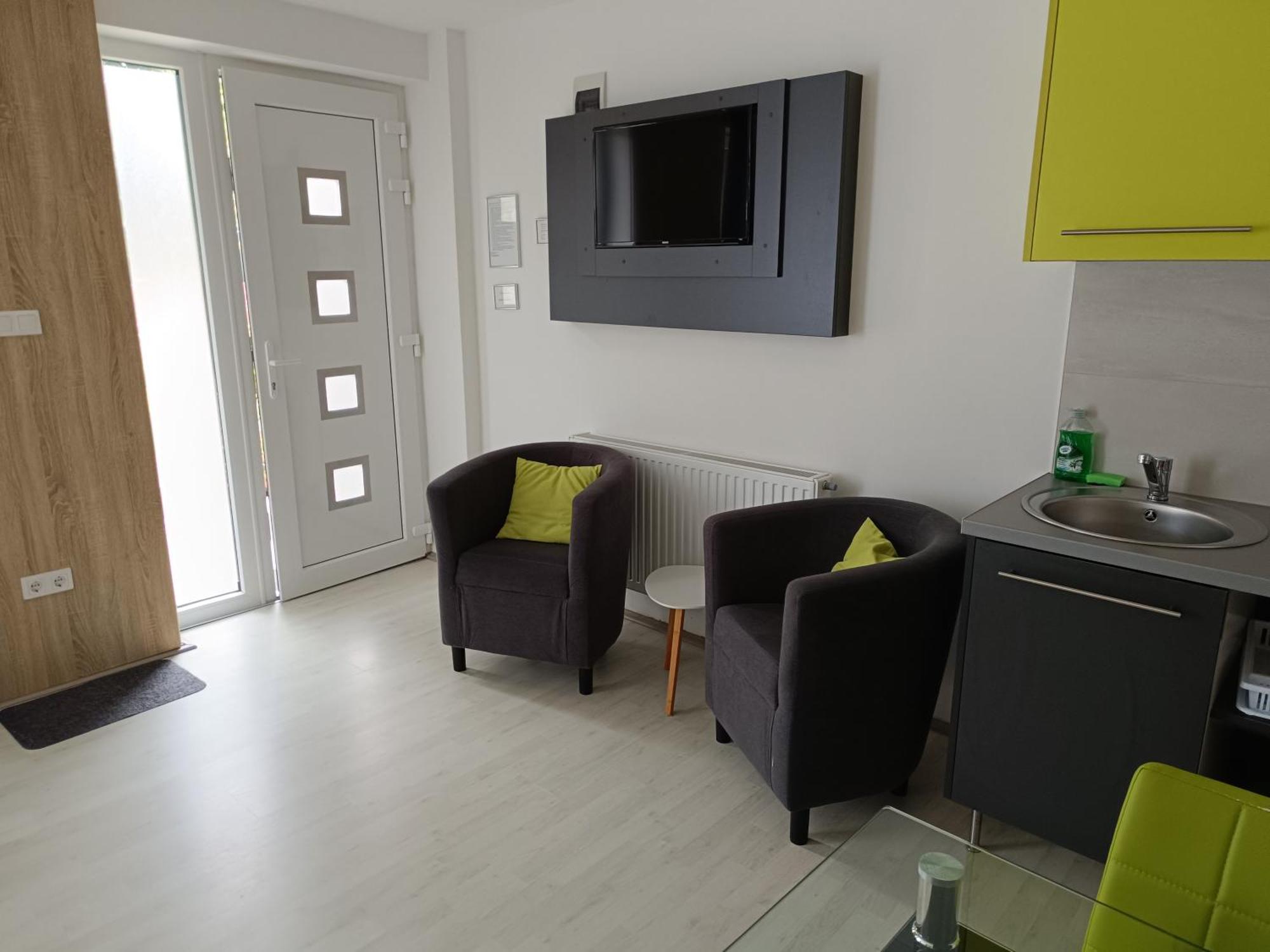 שיופוק Ujhely Apartmanhaz מראה חיצוני תמונה