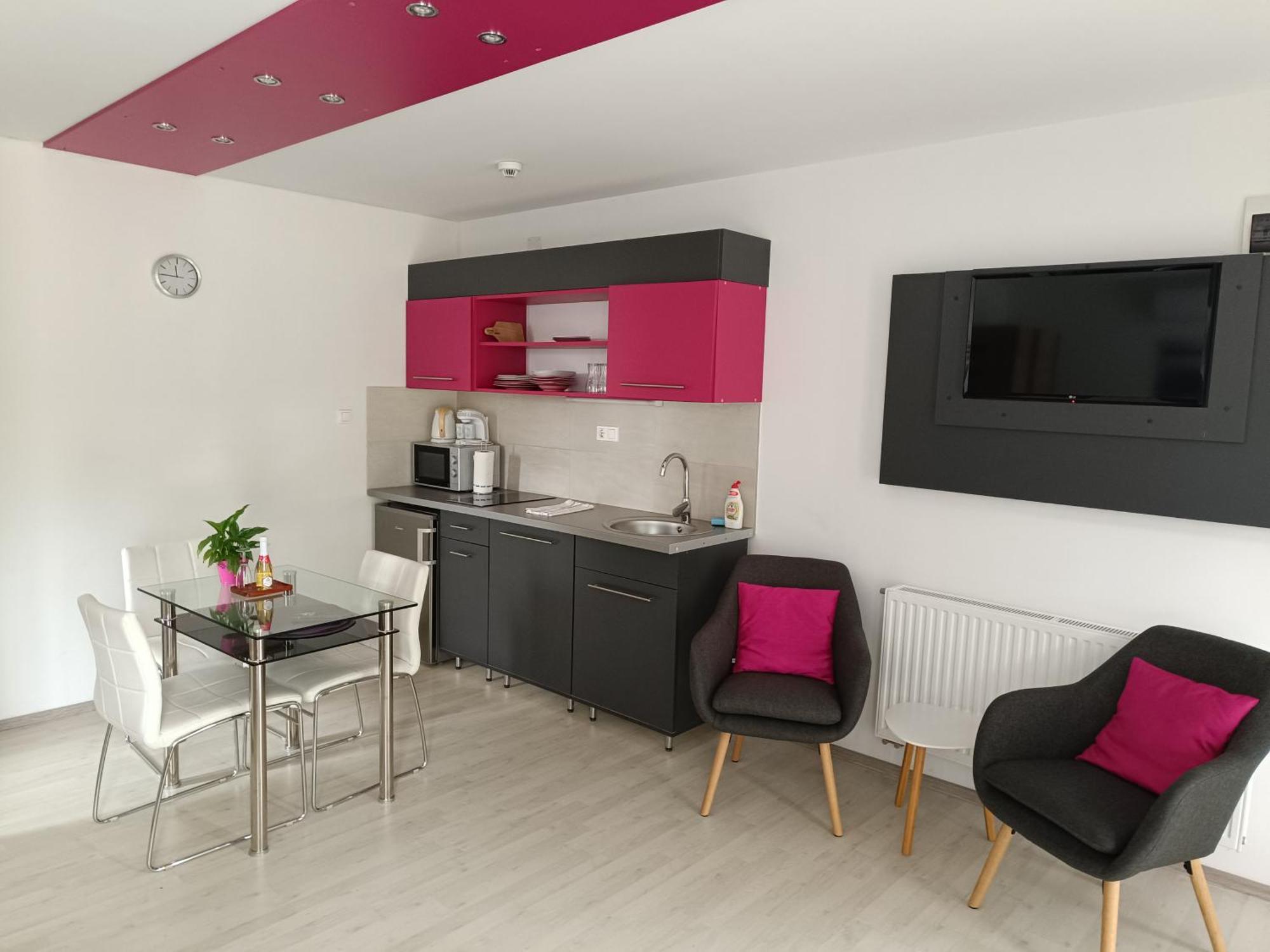 שיופוק Ujhely Apartmanhaz מראה חיצוני תמונה