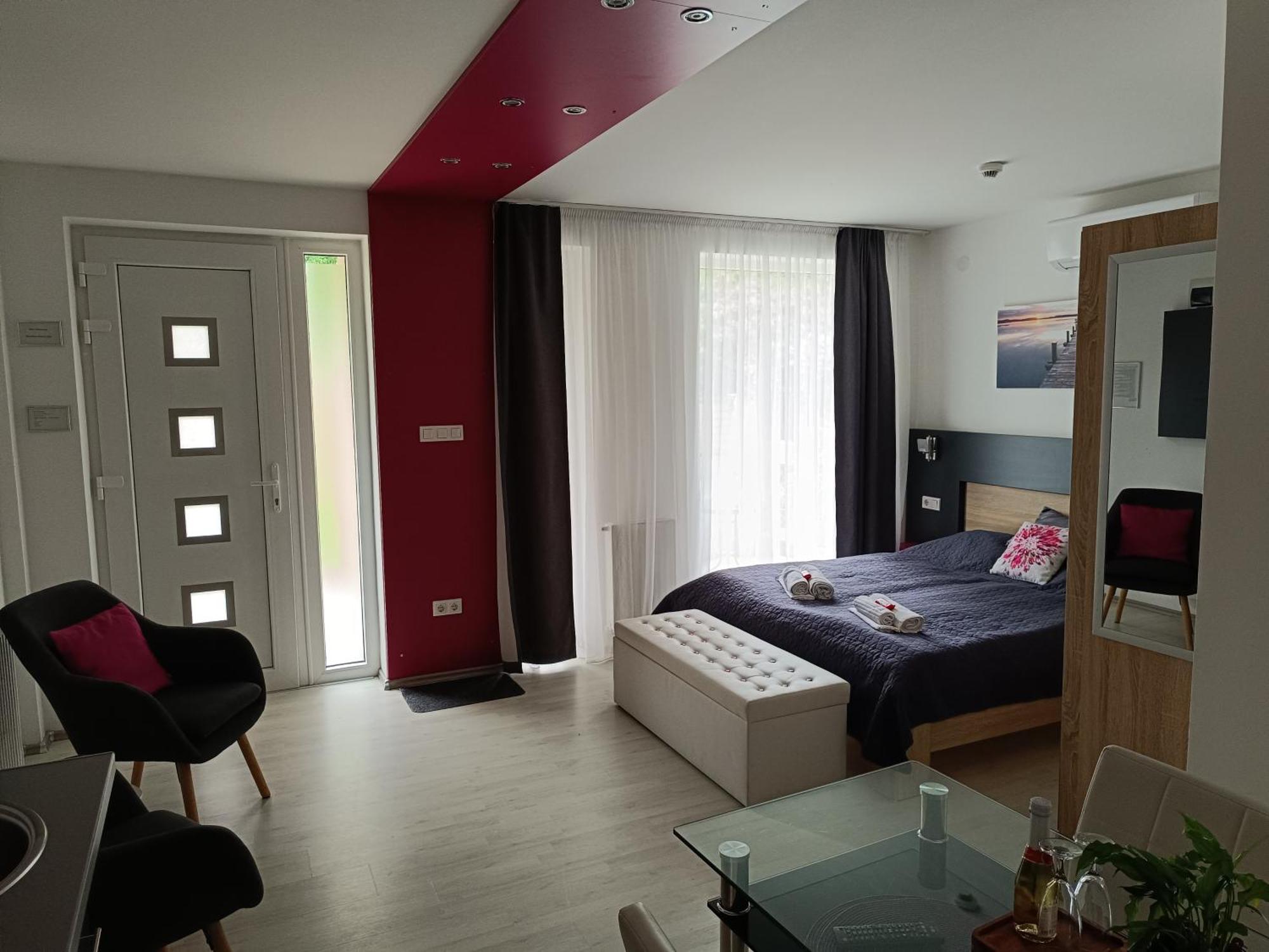 שיופוק Ujhely Apartmanhaz מראה חיצוני תמונה