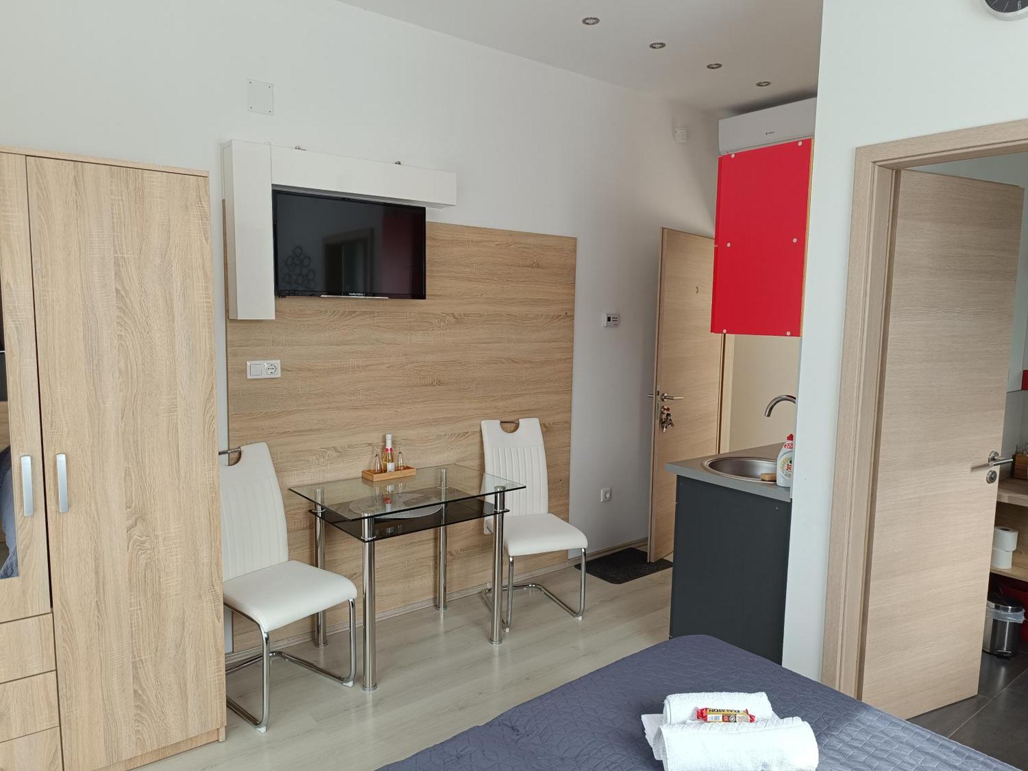 שיופוק Ujhely Apartmanhaz מראה חיצוני תמונה