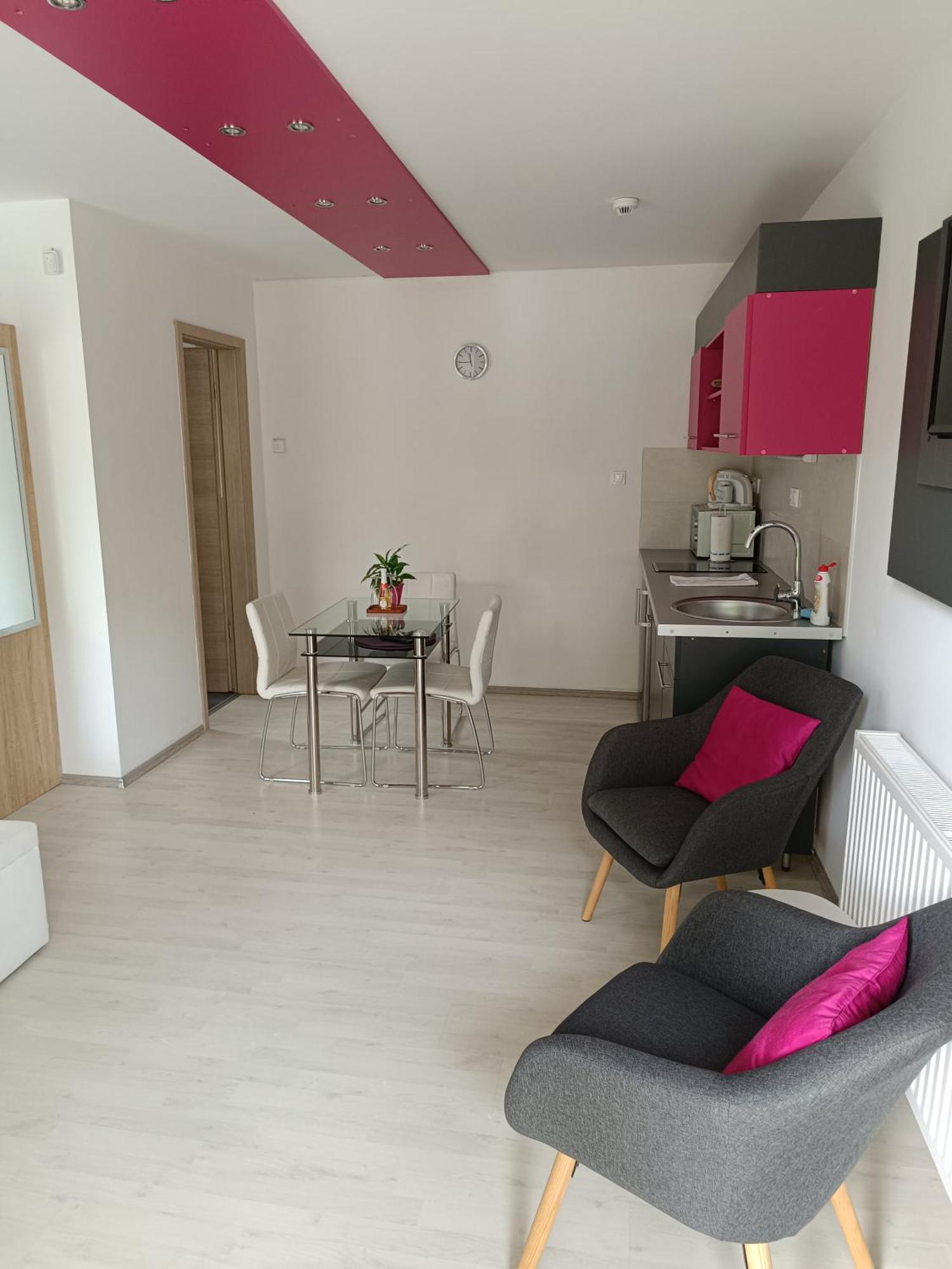 שיופוק Ujhely Apartmanhaz מראה חיצוני תמונה