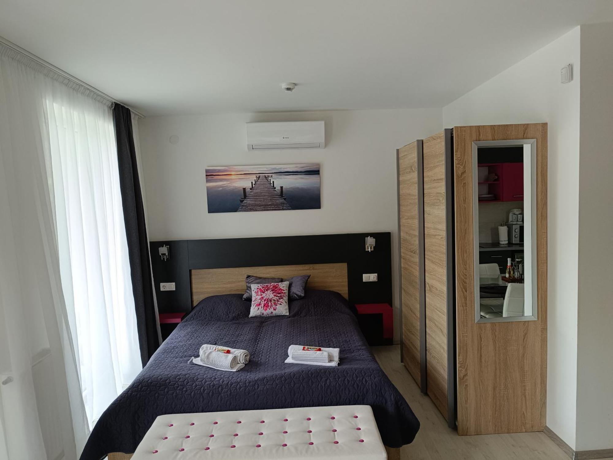 שיופוק Ujhely Apartmanhaz מראה חיצוני תמונה