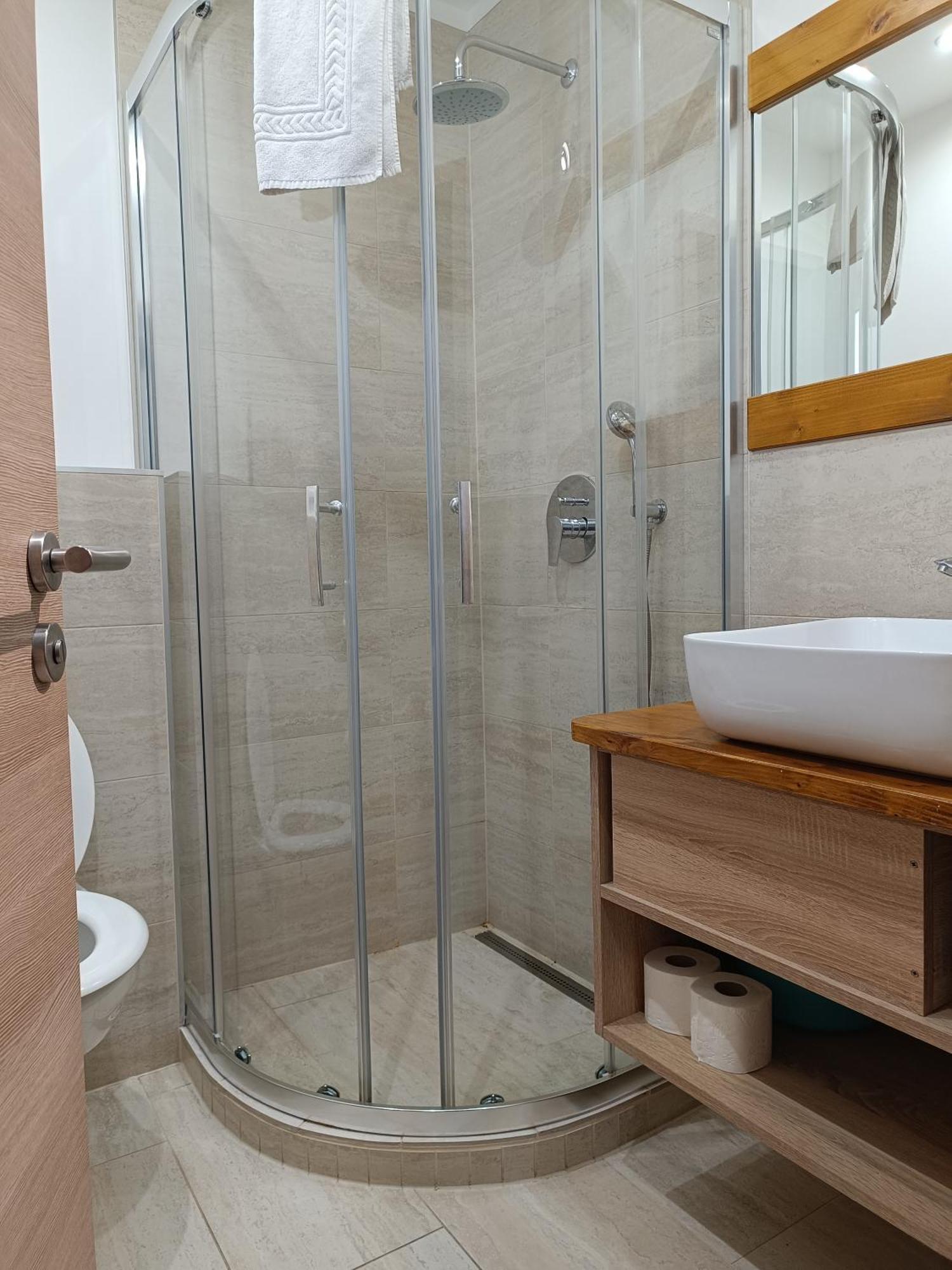 שיופוק Ujhely Apartmanhaz מראה חיצוני תמונה