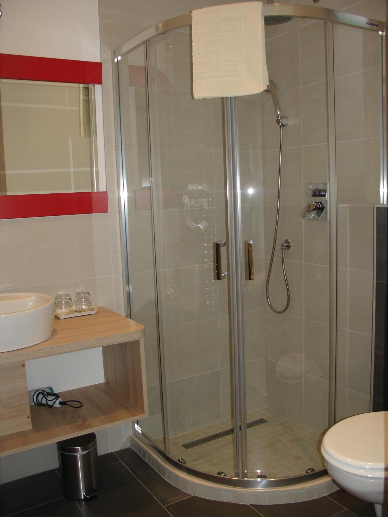 שיופוק Ujhely Apartmanhaz מראה חיצוני תמונה